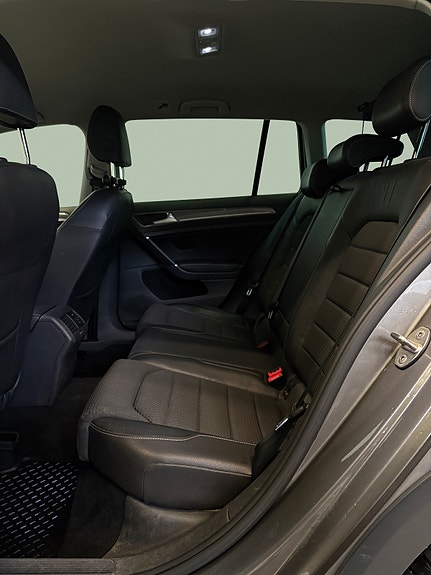 Volkswagen Golf Alltrack 16 of 30