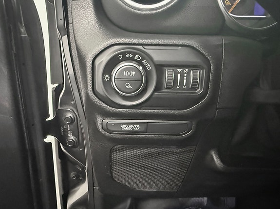 Jeep Gladiator 12 of 21