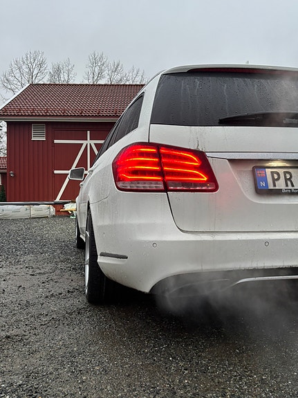 Mercedes-Benz E200 d 3 of 11