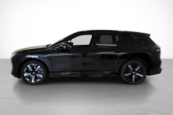 BMW iX 2 of 5
