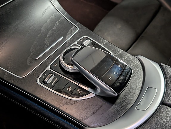 Mercedes-Benz GLC350 e 19 of 27