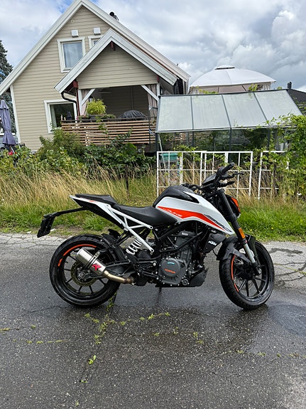 KTM 390 Duke 2 of 9