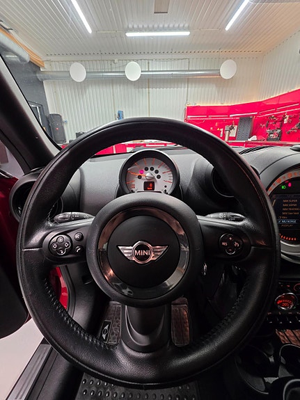 MINI Cooper 13 of 22