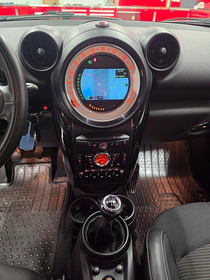 MINI Cooper 16 of 22