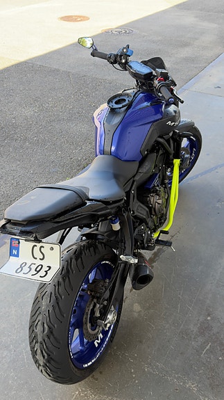 Yamaha MT-07 7 of 9