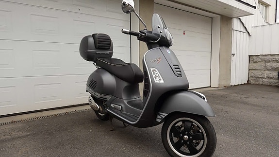 Vespa GTS 300 3 of 9