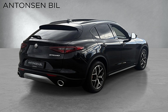 Alfa Romeo Stelvio 7 of 16