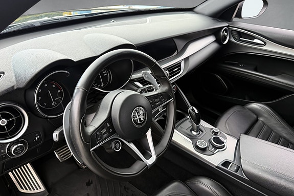 Alfa Romeo Stelvio 9 of 16