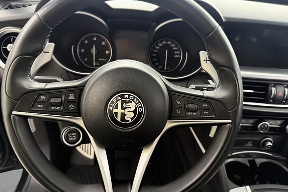 Alfa Romeo Stelvio 11 of 16