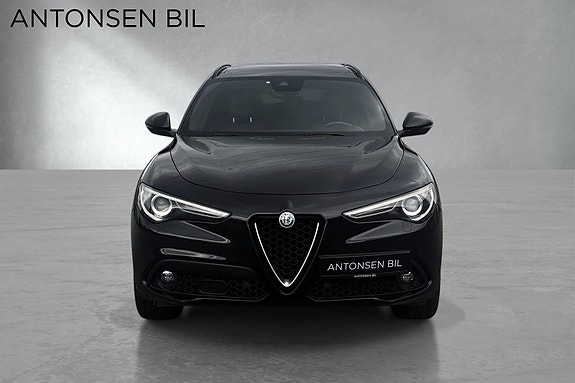 Alfa Romeo Stelvio 2 of 16