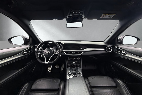 Alfa Romeo Stelvio 10 of 16
