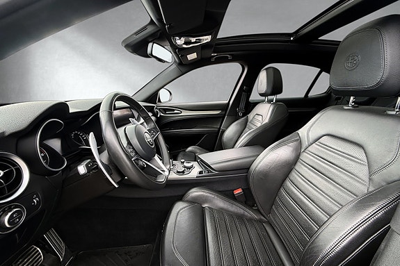 Alfa Romeo Stelvio 8 of 16