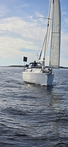 Godt holdt Bavaria 30 Cruiser, ny belg på seildrev,  formidler  frakt sjøveien. 4 of 30