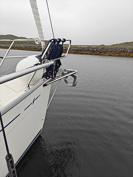 Godt holdt Bavaria 30 Cruiser, ny belg på seildrev,  formidler  frakt sjøveien. 11 of 30