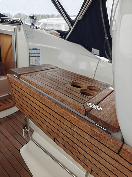 Godt holdt Bavaria 30 Cruiser, ny belg på seildrev,  formidler  frakt sjøveien. 18 of 30