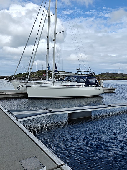 Godt holdt Bavaria 30 Cruiser, ny belg på seildrev,  formidler  frakt sjøveien. 6 of 30