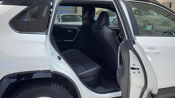 Toyota RAV4 14 of 30