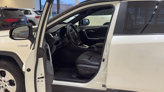 Toyota RAV4 10 of 30