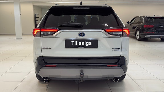Toyota RAV4 8 of 30