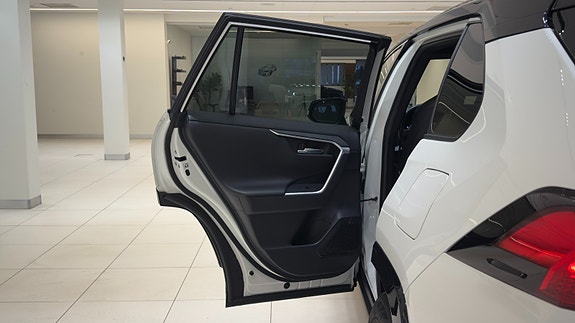 Toyota RAV4 13 of 30