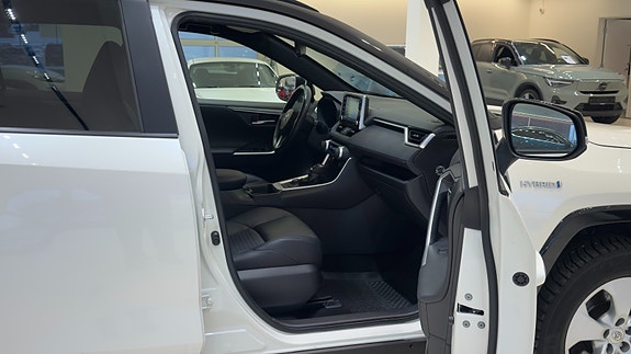 Toyota RAV4 16 of 30