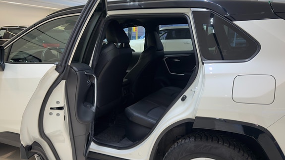 Toyota RAV4 12 of 30