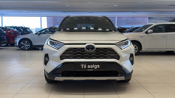 Toyota RAV4 4 of 30