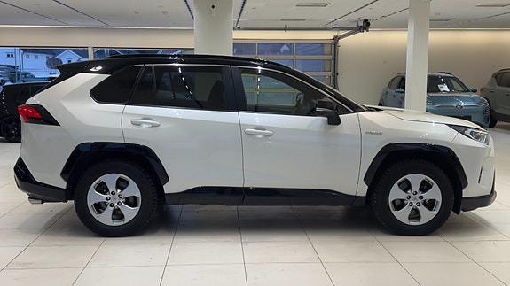 Toyota RAV4 6 of 30