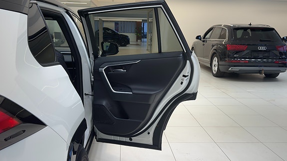 Toyota RAV4 15 of 30