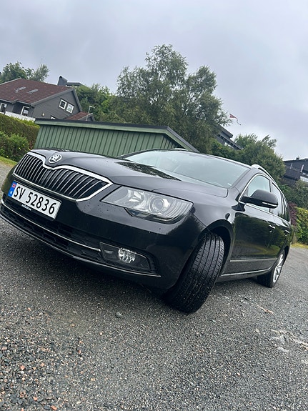 Skoda Superb 2 of 5