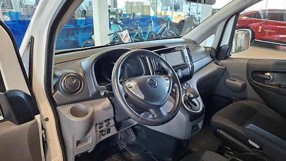 Nissan e-NV200 4 of 5