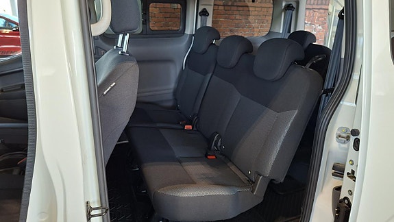 Nissan e-NV200 3 of 5
