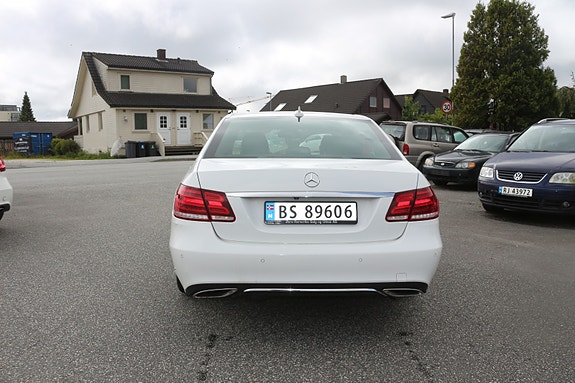 Mercedes-Benz E220 9 of 17
