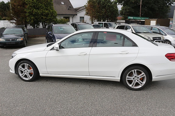 Mercedes-Benz E220 5 of 17