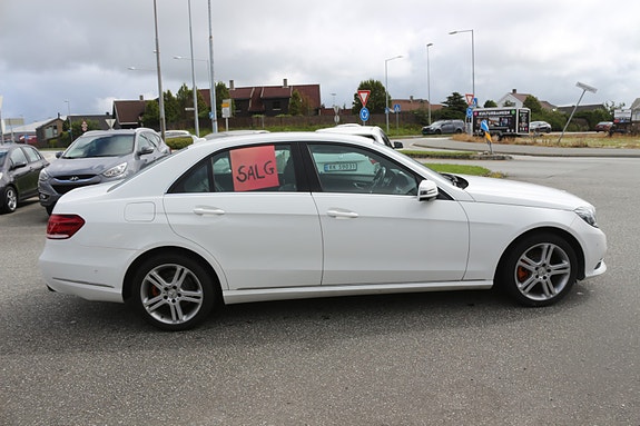 Mercedes-Benz E220 7 of 17