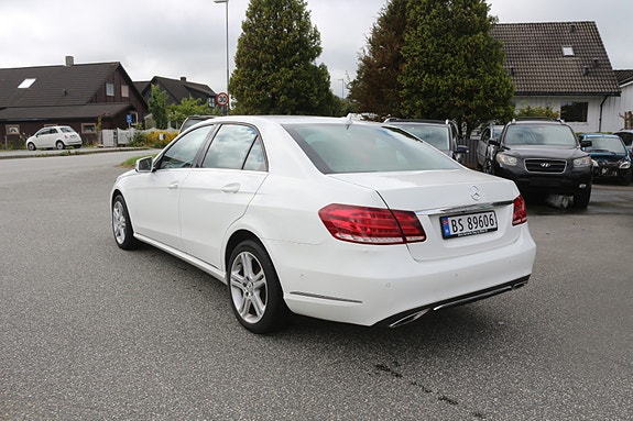 Mercedes-Benz E220 8 of 17