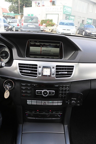 Mercedes-Benz E220 11 of 17