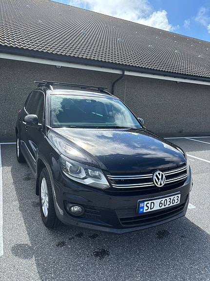 Volkswagen Tiguan 2 of 5