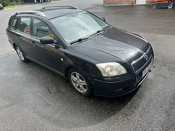 Toyota Avensis 3 of 4