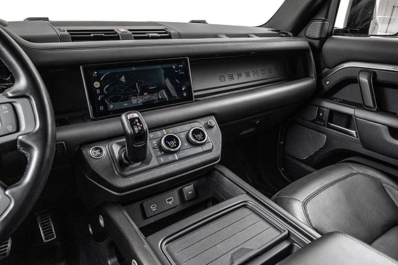 Land Rover Defender 90 13 of 30