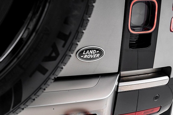 Land Rover Defender 90 18 of 30