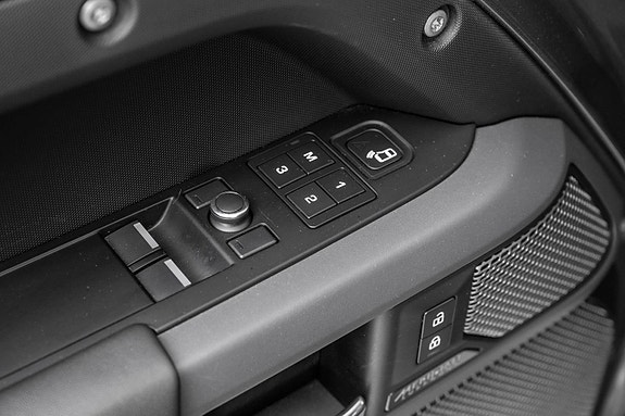 Land Rover Defender 90 26 of 30