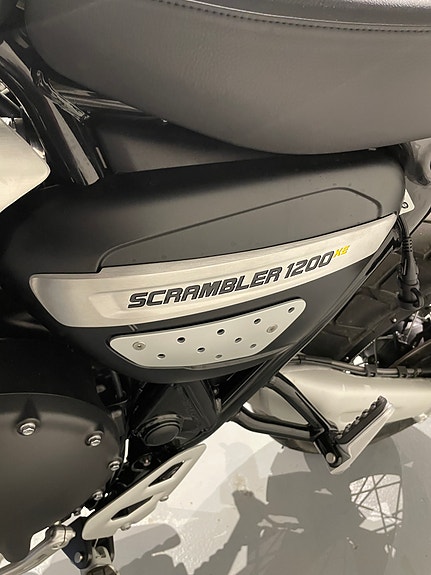 Triumph Scrambler 1200 XE 6 of 8