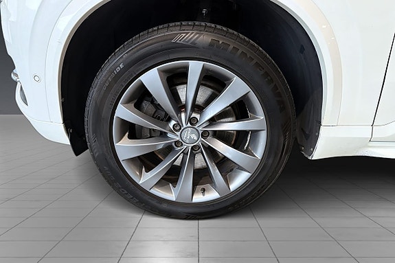 Volvo XC90 8 of 21
