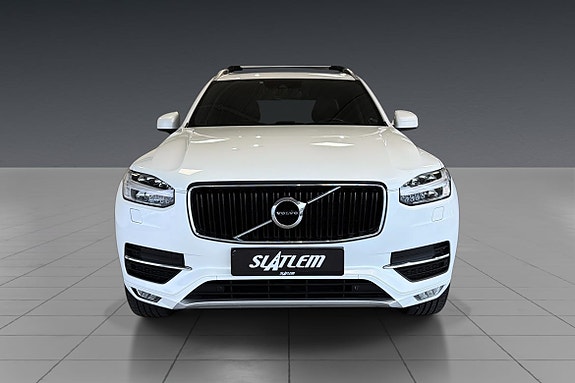 Volvo XC90 2 of 5