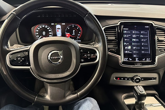 Volvo XC90 14 of 21