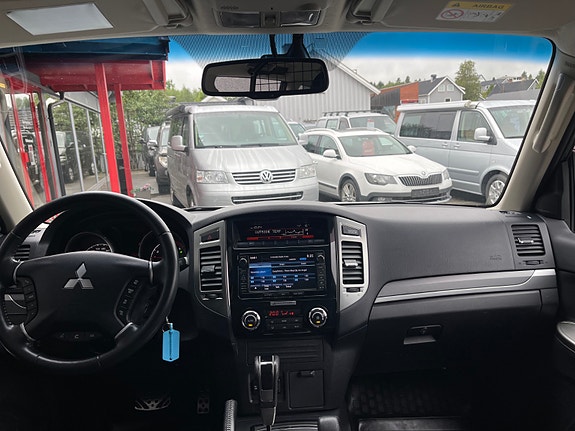 Mitsubishi Pajero 9 of 30