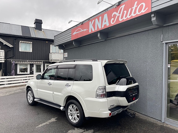 Mitsubishi Pajero 4 of 5
