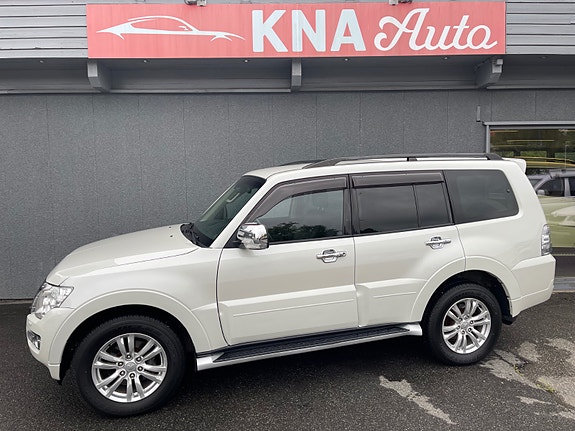 Mitsubishi Pajero 2 of 5