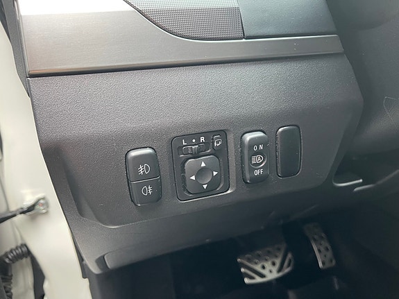 Mitsubishi Pajero 17 of 30